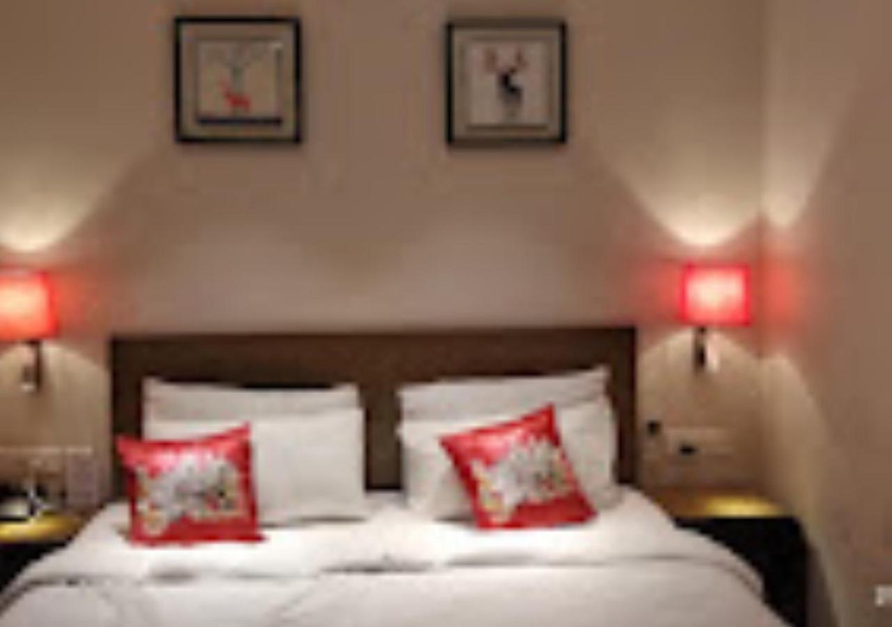 Hotel Le Lotus Grand Kakarmatha Exterior photo