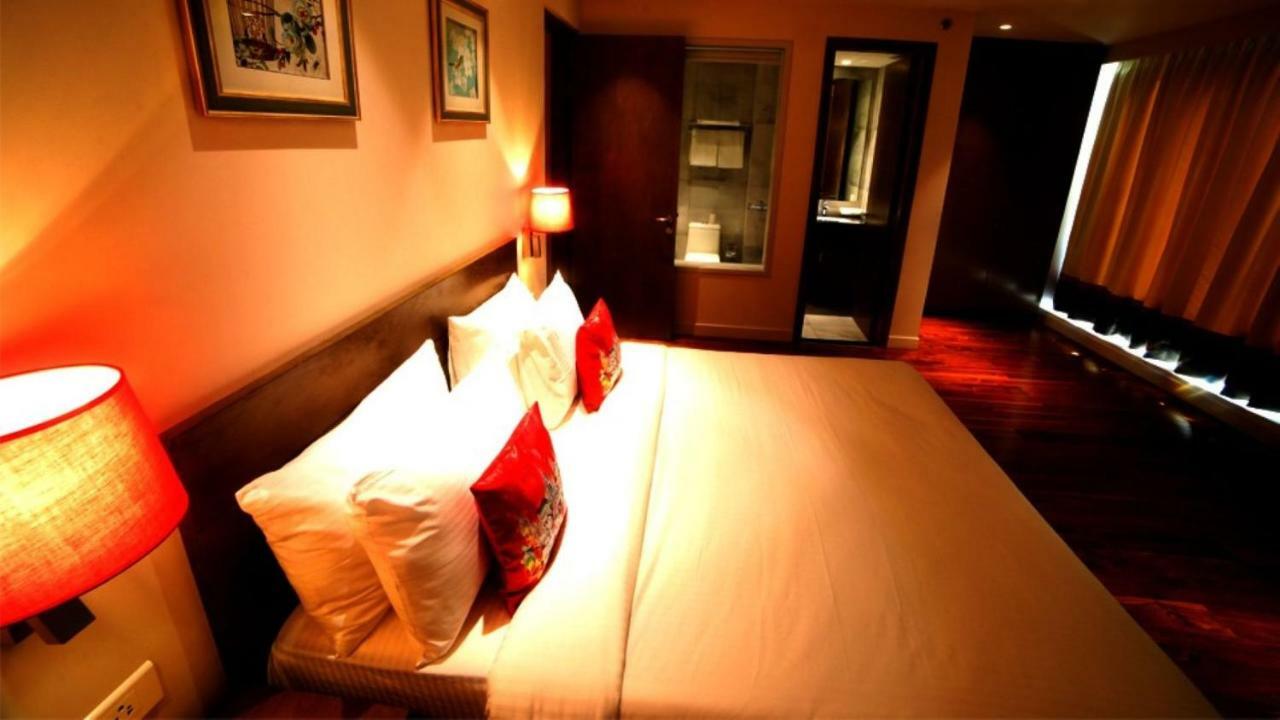 Hotel Le Lotus Grand Kakarmatha Exterior photo