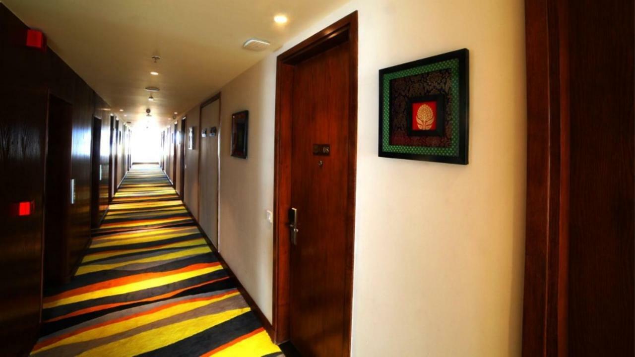 Hotel Le Lotus Grand Kakarmatha Exterior photo