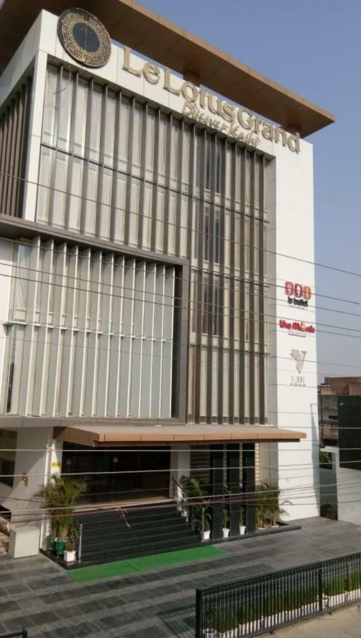 Hotel Le Lotus Grand Kakarmatha Exterior photo