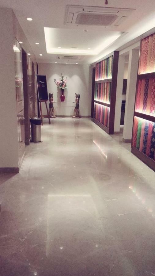 Hotel Le Lotus Grand Kakarmatha Exterior photo